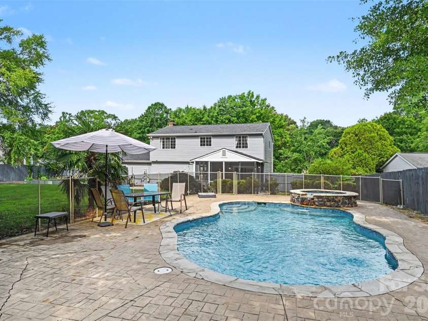 5821 Shadow Creek Road, Charlotte, NC 28226.  MLS# CAR4396133, YatesRealty ID 33918. 