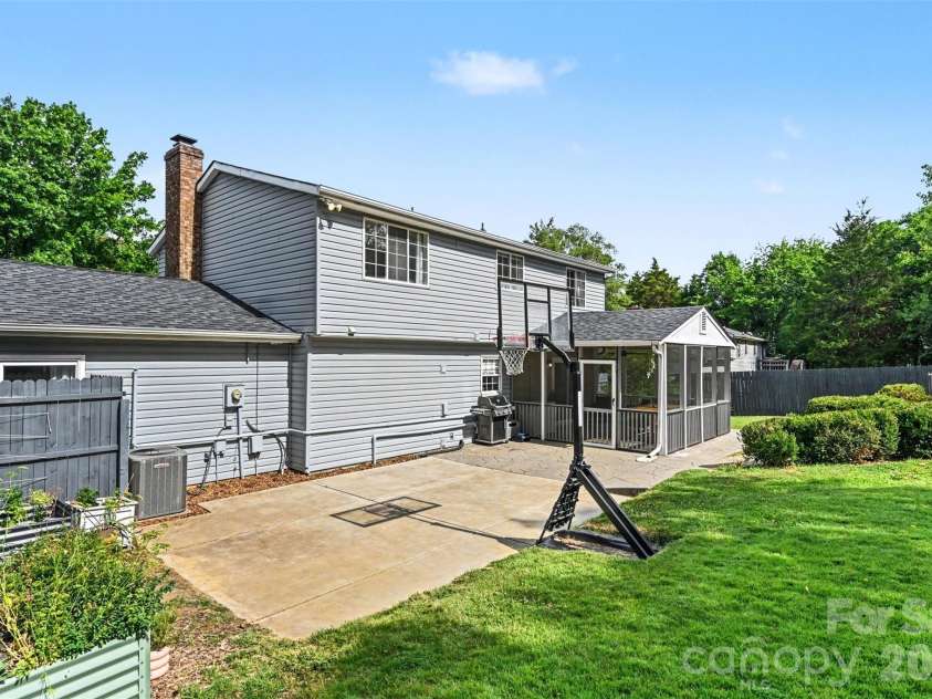 5821 Shadow Creek Road, Charlotte, NC 28226.  MLS# CAR4396133, YatesRealty ID 33918. 