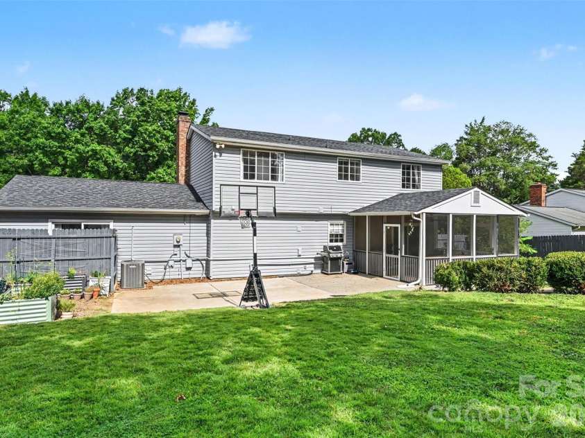 5821 Shadow Creek Road, Charlotte, NC 28226.  MLS# CAR4396133, YatesRealty ID 33918. 