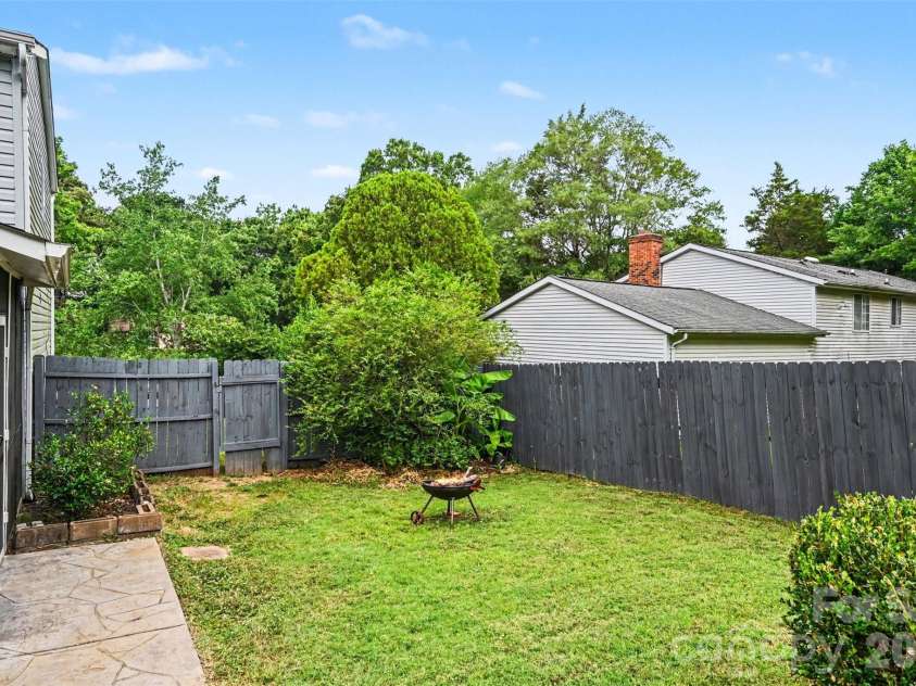5821 Shadow Creek Road, Charlotte, NC 28226.  MLS# CAR4396133, YatesRealty ID 33918. 