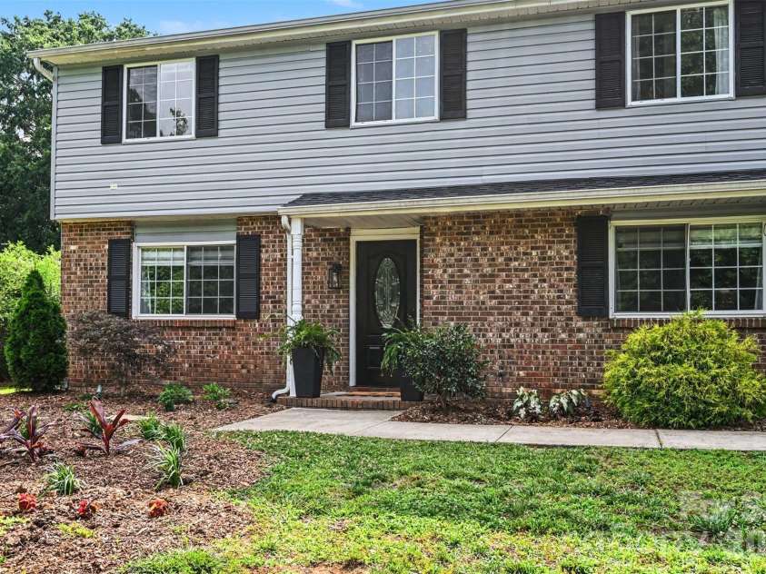 5821 Shadow Creek Road, Charlotte, NC 28226.  MLS# CAR4396133, YatesRealty ID 33918. 