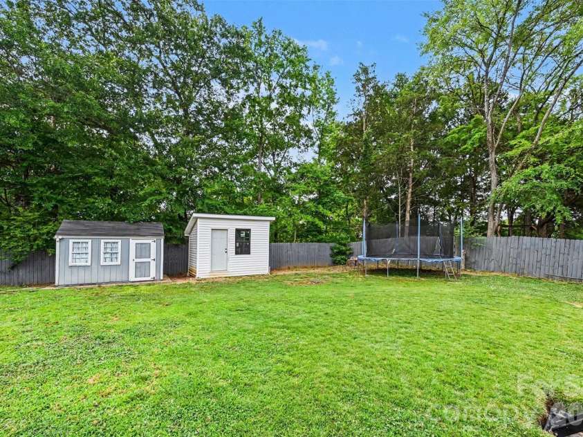 5821 Shadow Creek Road, Charlotte, NC 28226.  MLS# CAR4396133, YatesRealty ID 33918. 