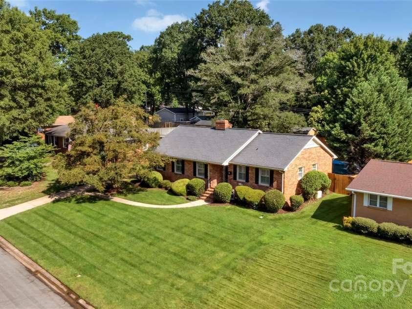 537 Cooper Drive, Charlotte, NC 28210.  MLS# CAR4295010, YatesRealty ID 33919. 