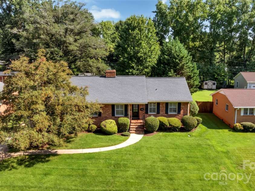 537 Cooper Drive, Charlotte, NC 28210.  MLS# CAR4295010, YatesRealty ID 33919. 