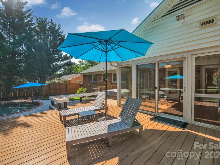 537 Cooper Drive, Charlotte, NC 28210.  MLS# CAR4295010, YatesRealty ID 33919. 