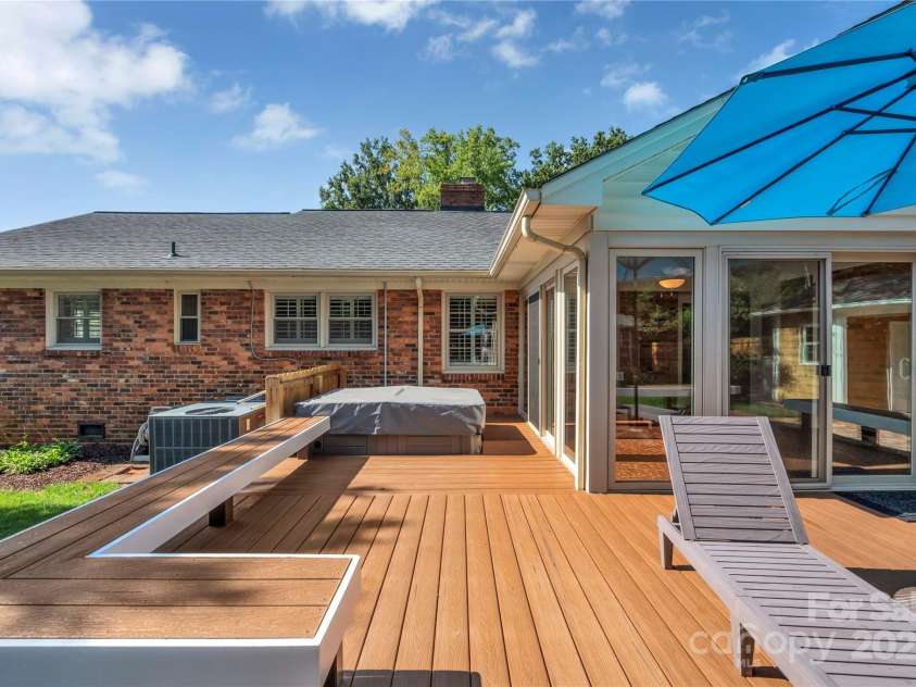 537 Cooper Drive, Charlotte, NC 28210.  MLS# CAR4295010, YatesRealty ID 33919. 
