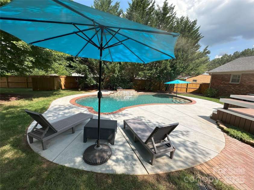 537 Cooper Drive, Charlotte, NC 28210.  MLS# CAR4295010, YatesRealty ID 33919. 