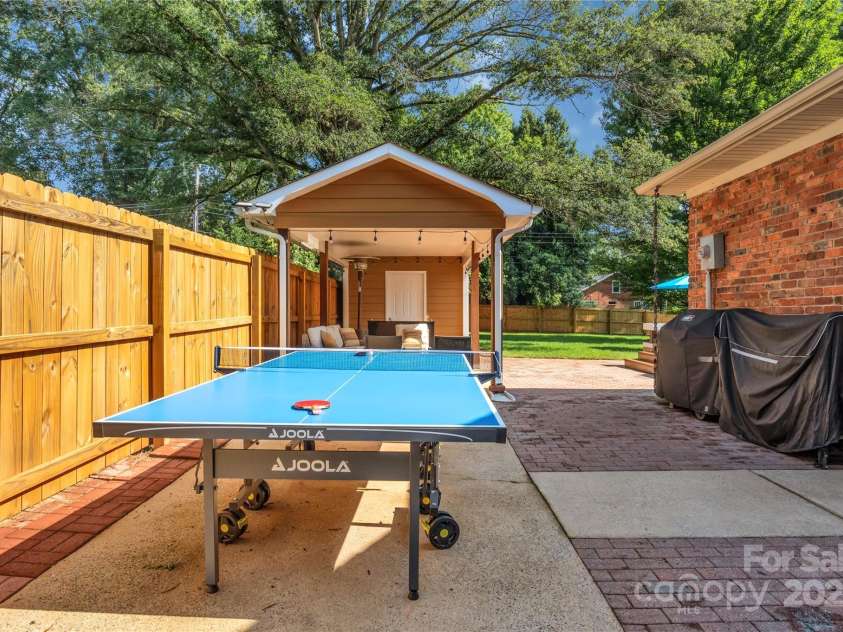 537 Cooper Drive, Charlotte, NC 28210.  MLS# CAR4295010, YatesRealty ID 33919. 
