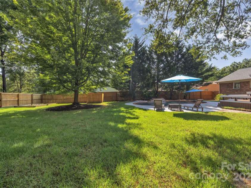537 Cooper Drive, Charlotte, NC 28210.  MLS# CAR4295010, YatesRealty ID 33919. 