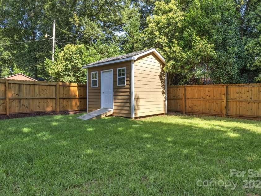 537 Cooper Drive, Charlotte, NC 28210.  MLS# CAR4295010, YatesRealty ID 33919. 