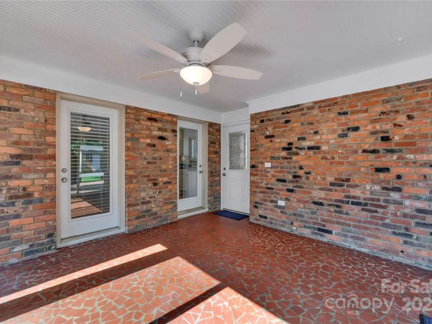 537 Cooper Drive, Charlotte, NC 28210.  MLS# CAR4295010, YatesRealty ID 33919. 