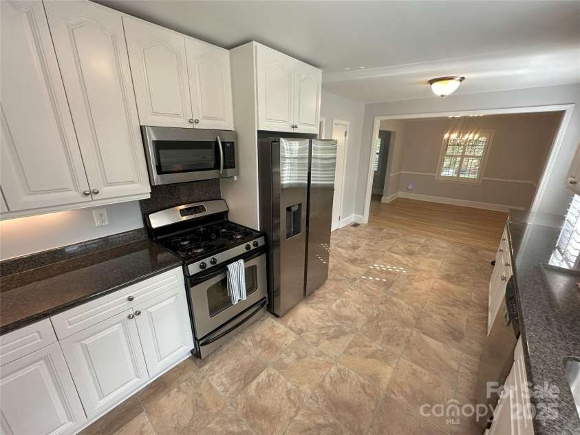 537 Cooper Drive, Charlotte, NC 28210.  MLS# CAR4295010, YatesRealty ID 33919. 