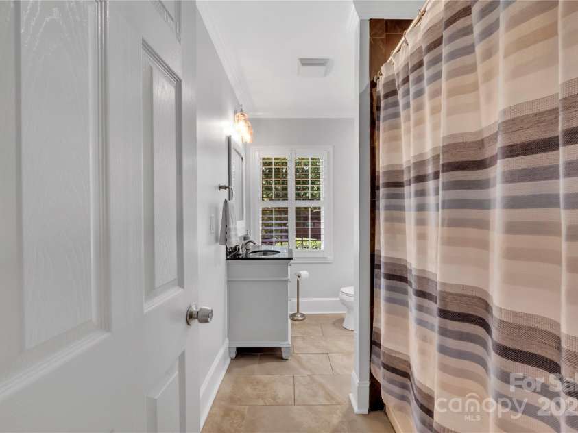 537 Cooper Drive, Charlotte, NC 28210.  MLS# CAR4295010, YatesRealty ID 33919. 