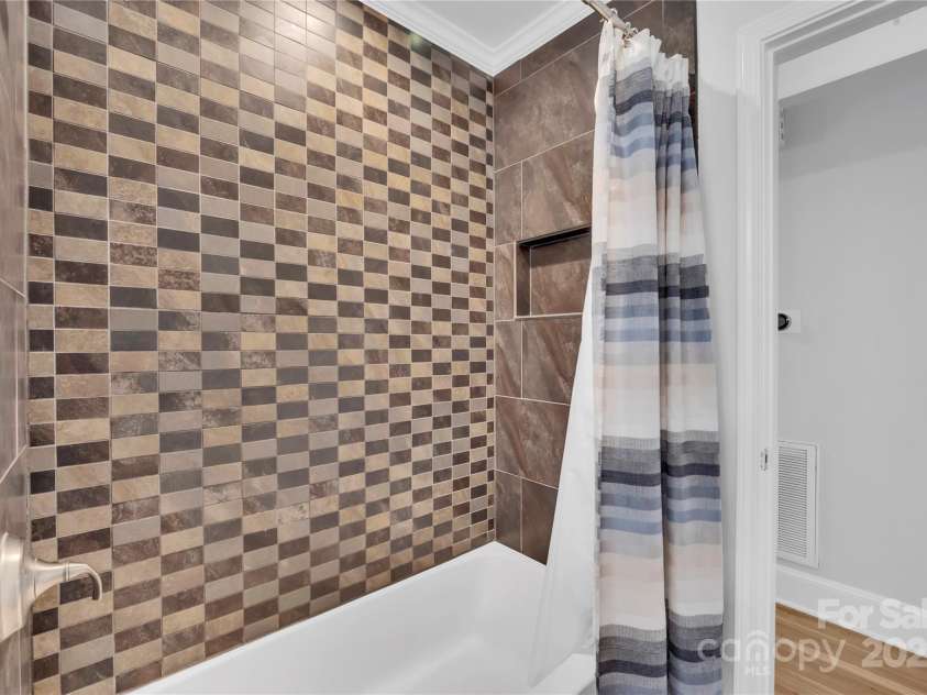 537 Cooper Drive, Charlotte, NC 28210.  MLS# CAR4295010, YatesRealty ID 33919. 