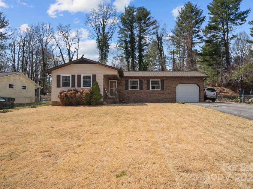 121 Upward Acres Street, East Flat Rock, NC 28726.  MLS# CAR4239704, YatesRealty ID 3392. 