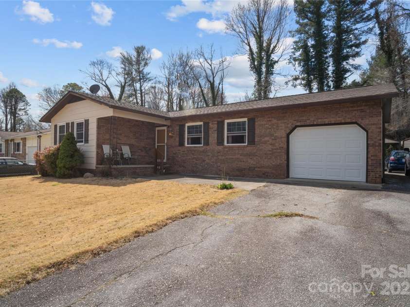 121 Upward Acres Street, East Flat Rock, NC 28726.  MLS# CAR4239704, YatesRealty ID 3392. 
