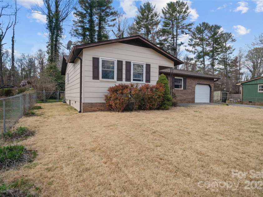 121 Upward Acres Street, East Flat Rock, NC 28726.  MLS# CAR4239704, YatesRealty ID 3392. 