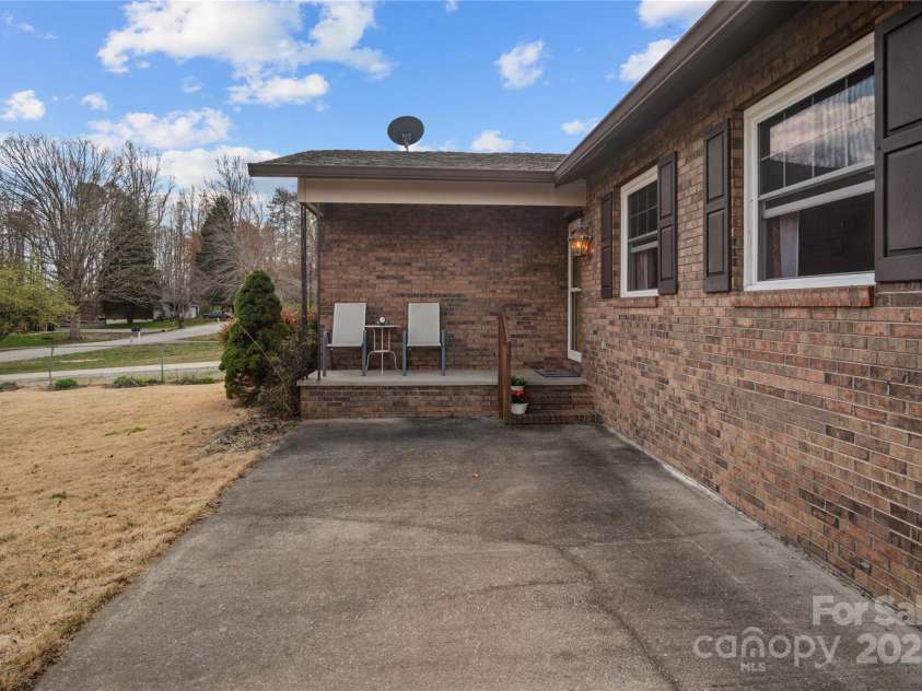 121 Upward Acres Street, East Flat Rock, NC 28726.  MLS# CAR4239704, YatesRealty ID 3392. 