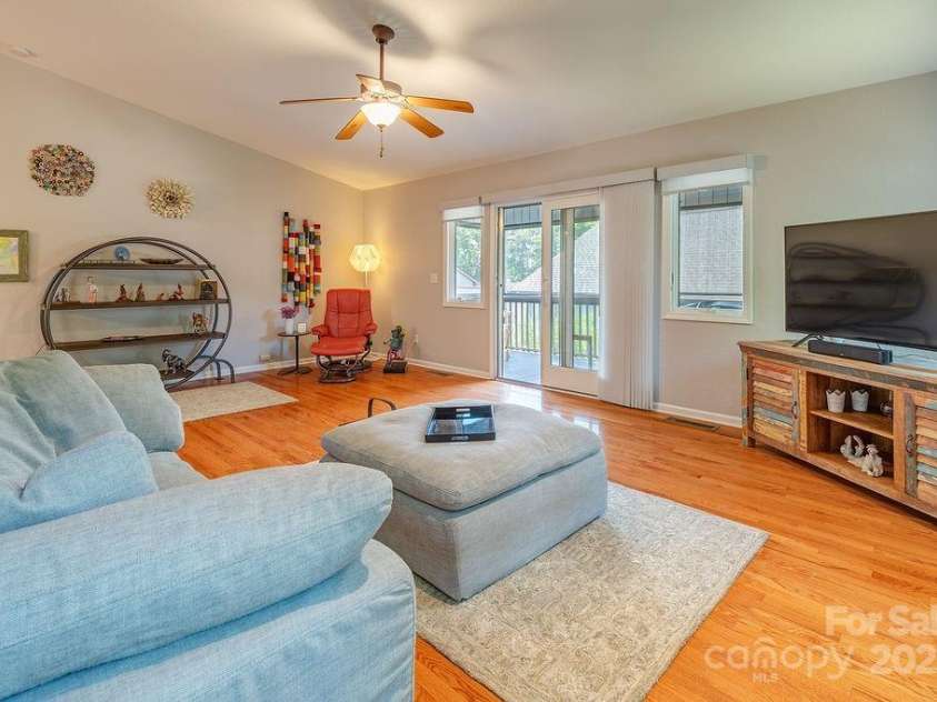 433 Kyfields Drive, Weaverville, NC 28787.  MLS# CAR4273875, YatesRealty ID 33920. 