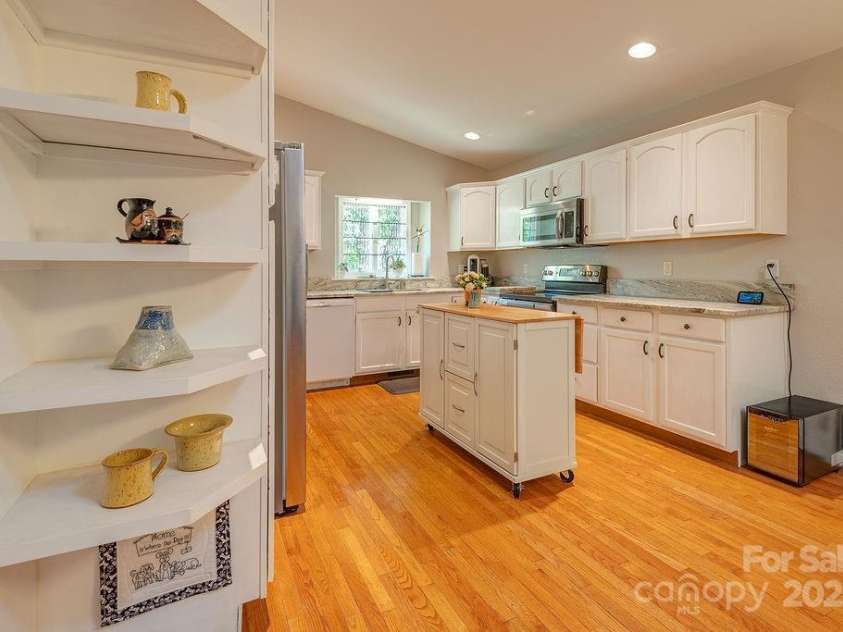 433 Kyfields Drive, Weaverville, NC 28787.  MLS# CAR4273875, YatesRealty ID 33920. 