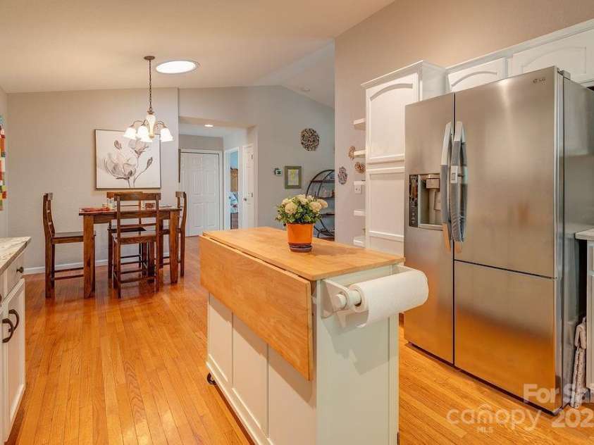 433 Kyfields Drive, Weaverville, NC 28787.  MLS# CAR4273875, YatesRealty ID 33920. 