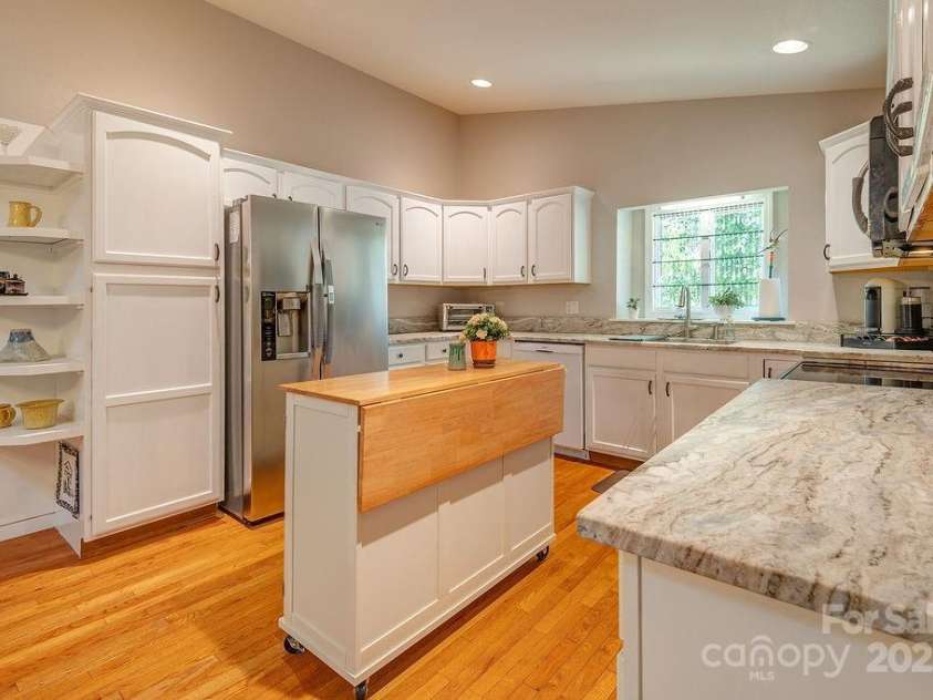 433 Kyfields Drive, Weaverville, NC 28787.  MLS# CAR4273875, YatesRealty ID 33920. 