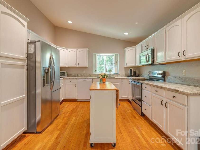 433 Kyfields Drive, Weaverville, NC 28787.  MLS# CAR4273875, YatesRealty ID 33920. 
