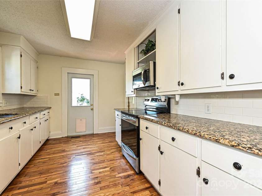 145 Magnolia Street, Mooresville, NC 28115.  MLS# CAR4292892, YatesRealty ID 33922. Kitchen