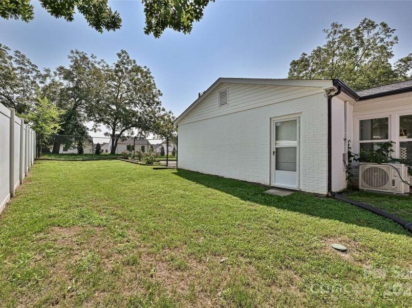 145 Magnolia Street, Mooresville, NC 28115.  MLS# CAR4292892, YatesRealty ID 33922. Side yard