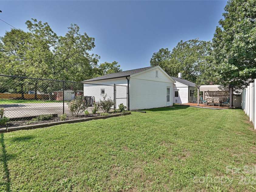 145 Magnolia Street, Mooresville, NC 28115.  MLS# CAR4292892, YatesRealty ID 33922. Side yard