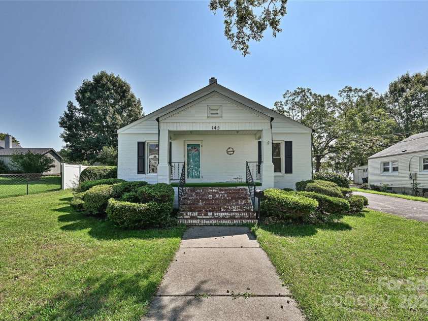 145 Magnolia Street, Mooresville, NC 28115.  MLS# CAR4292892, YatesRealty ID 33922. Welcome Home!