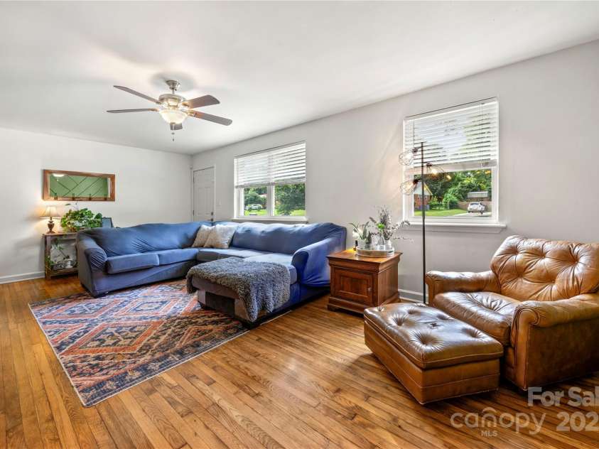 3725 Sudbury Road, Charlotte, NC 28205.  MLS# CAR4289202, YatesRealty ID 33923. 