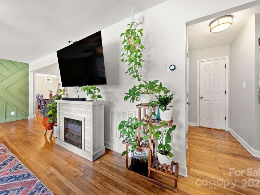 3725 Sudbury Road, Charlotte, NC 28205.  MLS# CAR4289202, YatesRealty ID 33923. 