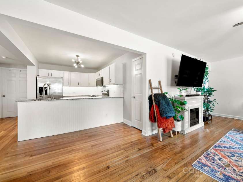 3725 Sudbury Road, Charlotte, NC 28205.  MLS# CAR4289202, YatesRealty ID 33923. 