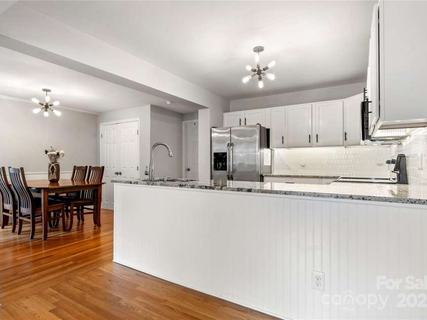 3725 Sudbury Road, Charlotte, NC 28205.  MLS# CAR4289202, YatesRealty ID 33923. 
