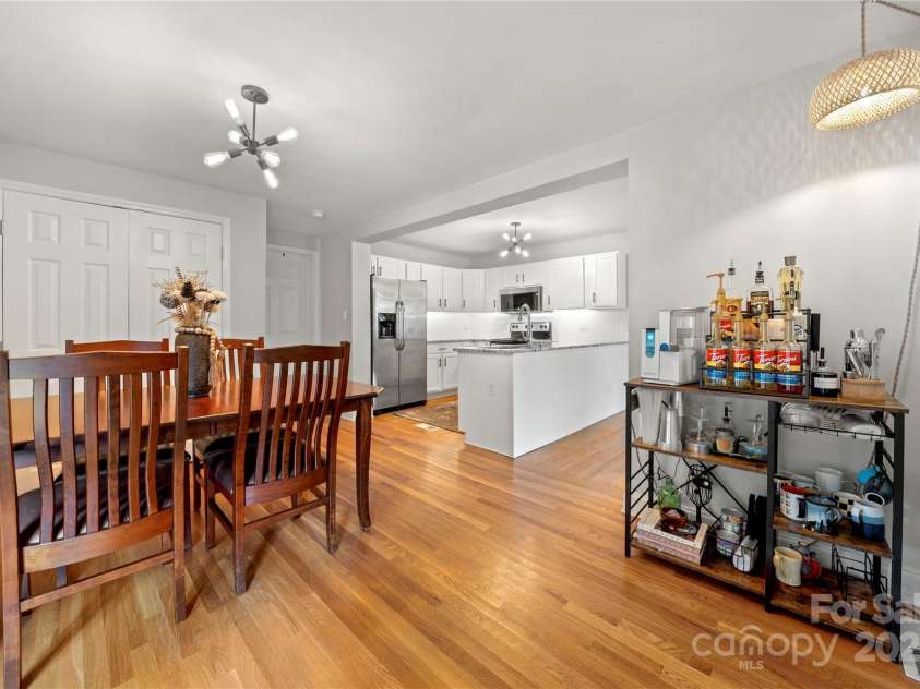 3725 Sudbury Road, Charlotte, NC 28205.  MLS# CAR4289202, YatesRealty ID 33923. 