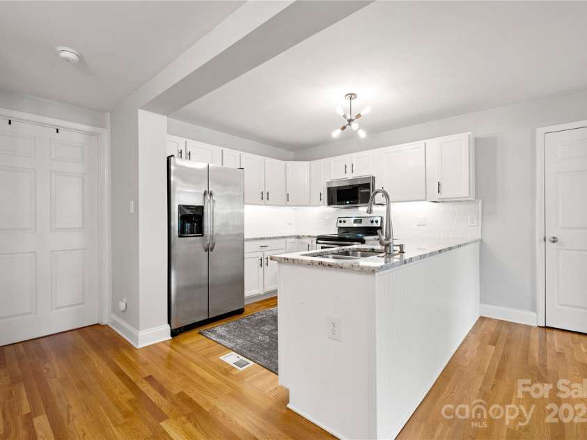 3725 Sudbury Road, Charlotte, NC 28205.  MLS# CAR4289202, YatesRealty ID 33923. 