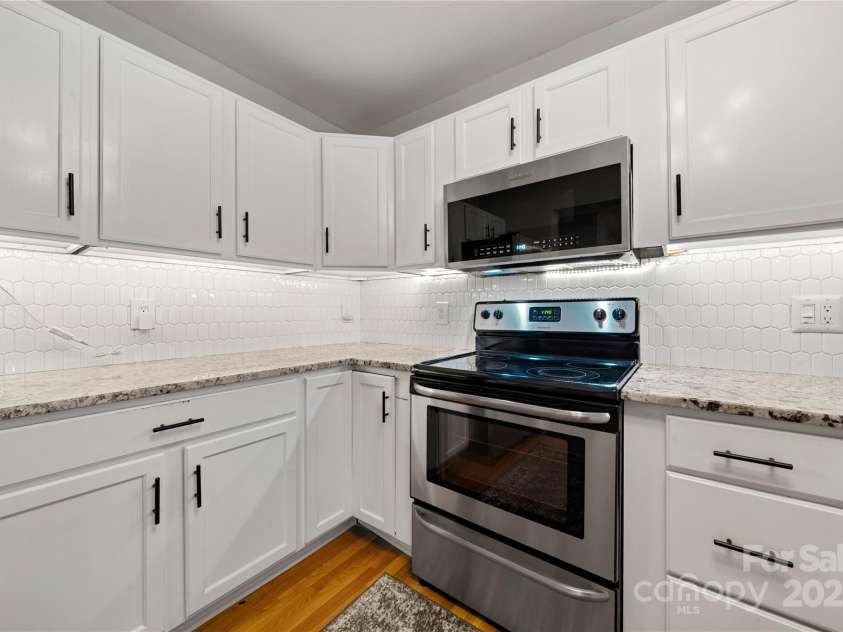 3725 Sudbury Road, Charlotte, NC 28205.  MLS# CAR4289202, YatesRealty ID 33923. 