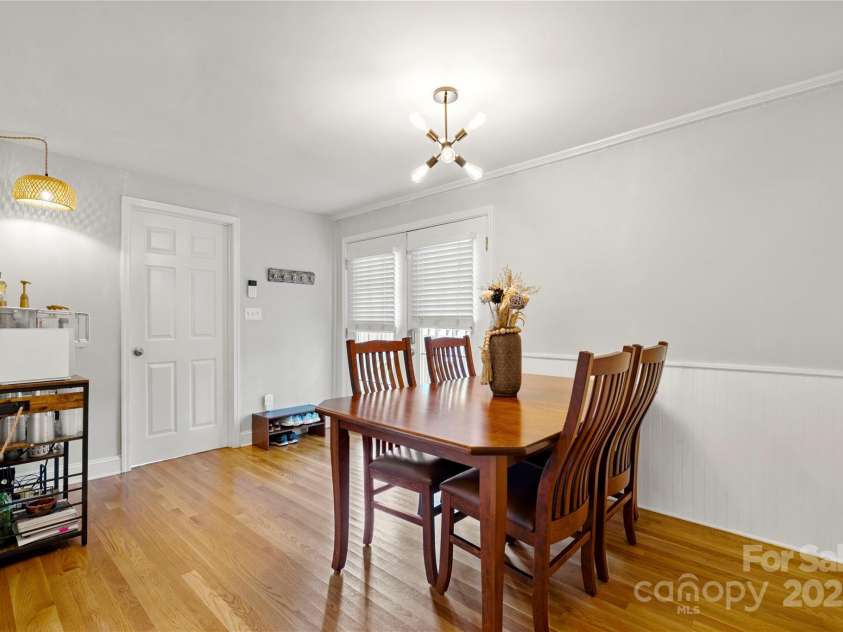 3725 Sudbury Road, Charlotte, NC 28205.  MLS# CAR4289202, YatesRealty ID 33923. 