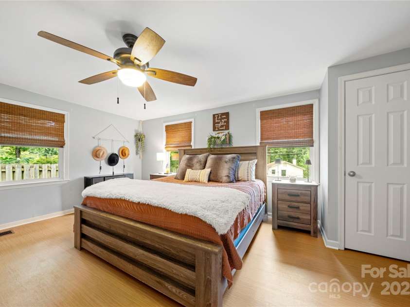 3725 Sudbury Road, Charlotte, NC 28205.  MLS# CAR4289202, YatesRealty ID 33923. 