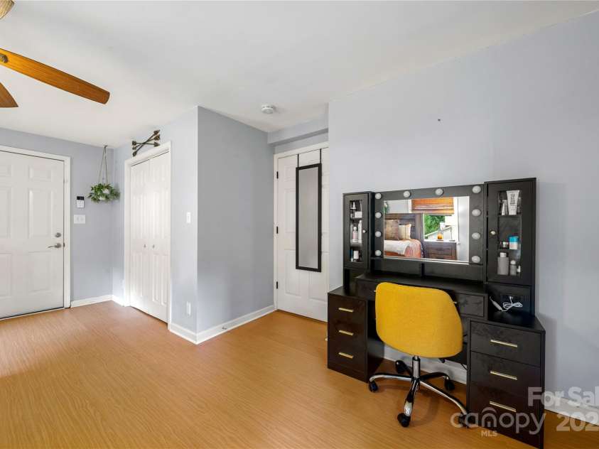 3725 Sudbury Road, Charlotte, NC 28205.  MLS# CAR4289202, YatesRealty ID 33923. 