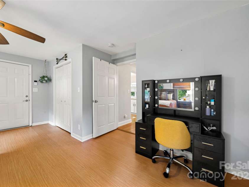 3725 Sudbury Road, Charlotte, NC 28205.  MLS# CAR4289202, YatesRealty ID 33923. 