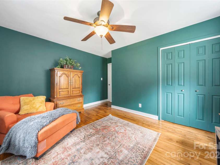 3725 Sudbury Road, Charlotte, NC 28205.  MLS# CAR4289202, YatesRealty ID 33923. 