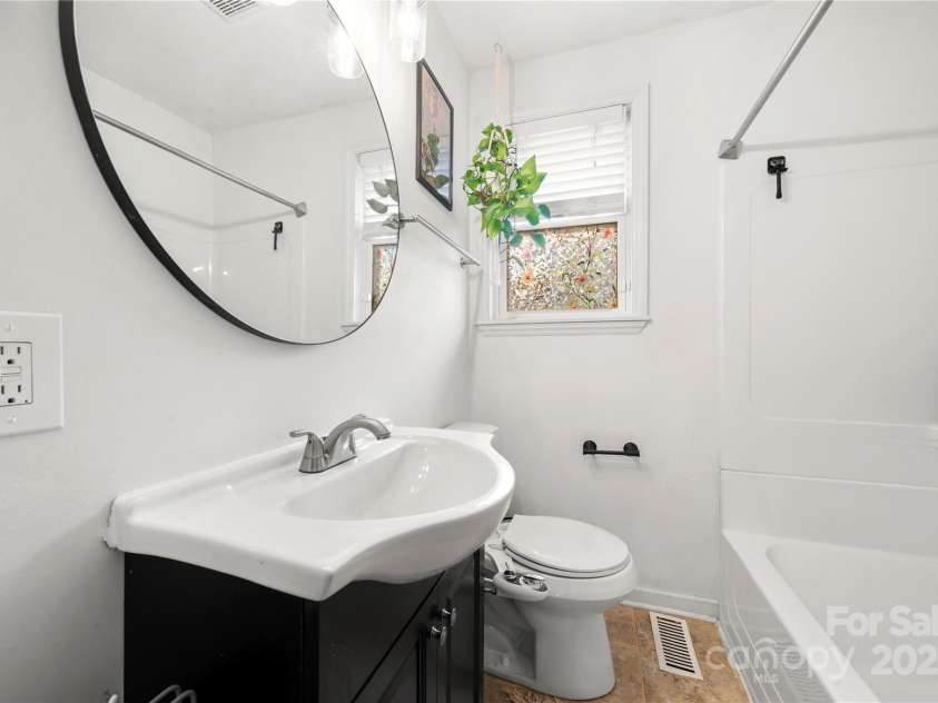 3725 Sudbury Road, Charlotte, NC 28205.  MLS# CAR4289202, YatesRealty ID 33923. 