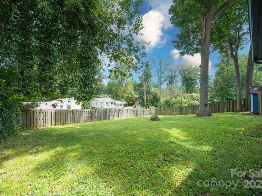 3725 Sudbury Road, Charlotte, NC 28205.  MLS# CAR4289202, YatesRealty ID 33923. 