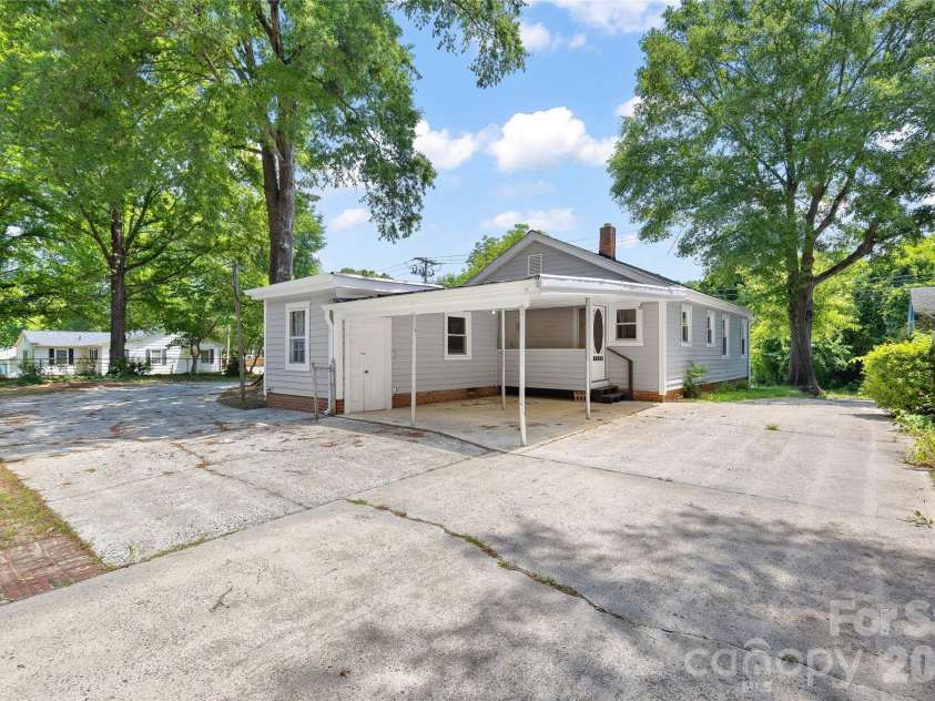 803 Weldon Street, Gastonia, NC 28052.  MLS# CAR4394919, YatesRealty ID 33923. 