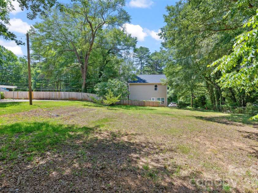 803 Weldon Street, Gastonia, NC 28052.  MLS# CAR4394919, YatesRealty ID 33923. 