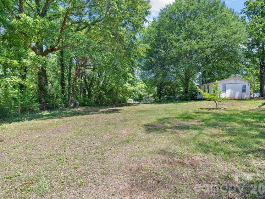 803 Weldon Street, Gastonia, NC 28052.  MLS# CAR4394919, YatesRealty ID 33923. 