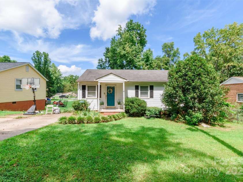 503 Caroline Avenue, Lowell, NC 28098.  MLS# CAR4289957, YatesRealty ID 33924. 