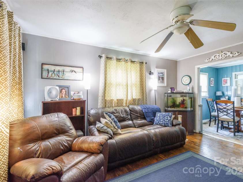 503 Caroline Avenue, Lowell, NC 28098.  MLS# CAR4289957, YatesRealty ID 33924. 